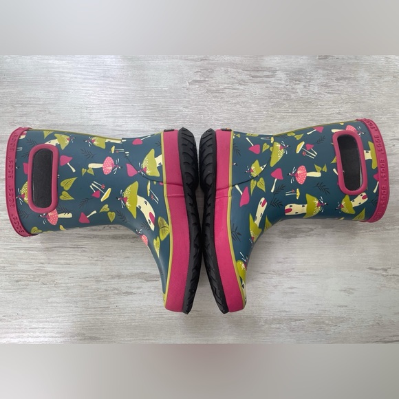 SOLD - Bogs Fairies and Toadstool Boots - Picture 2 of 7